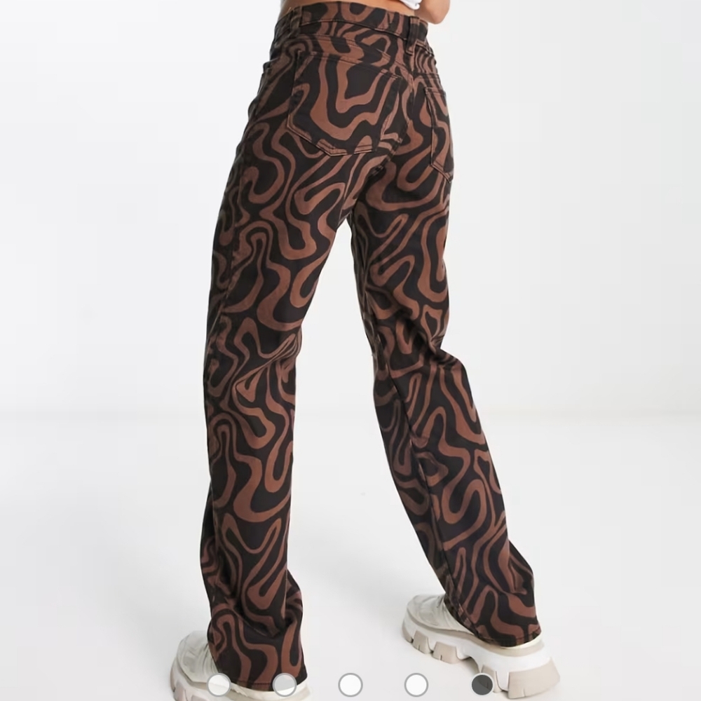 Hollister low rise swirl print dad jeans in brown and black - Picture 7 of 11